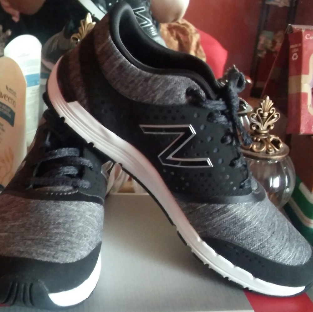 New Balance tennis size 8.5 woman